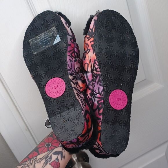 UGG Puff Yeah Graffiti Slippers - Picture 5 of 7